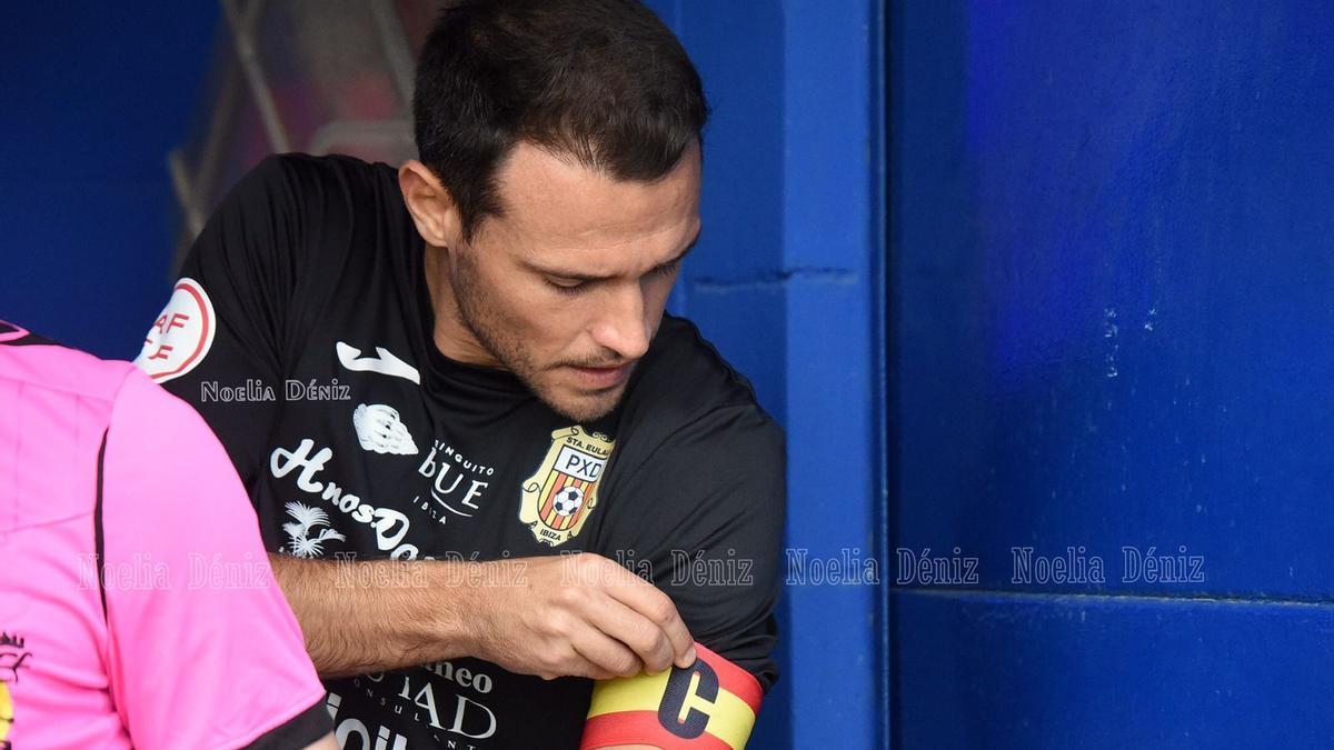 Marc de Val, con el brazalete de capitán de la Peña Deportiva.