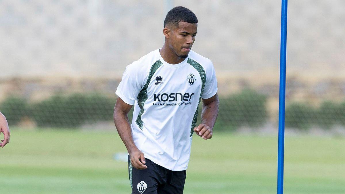 Matías Orozco realizó ayer su primer entrenamiento con el equipo en la ciudad deportiva.