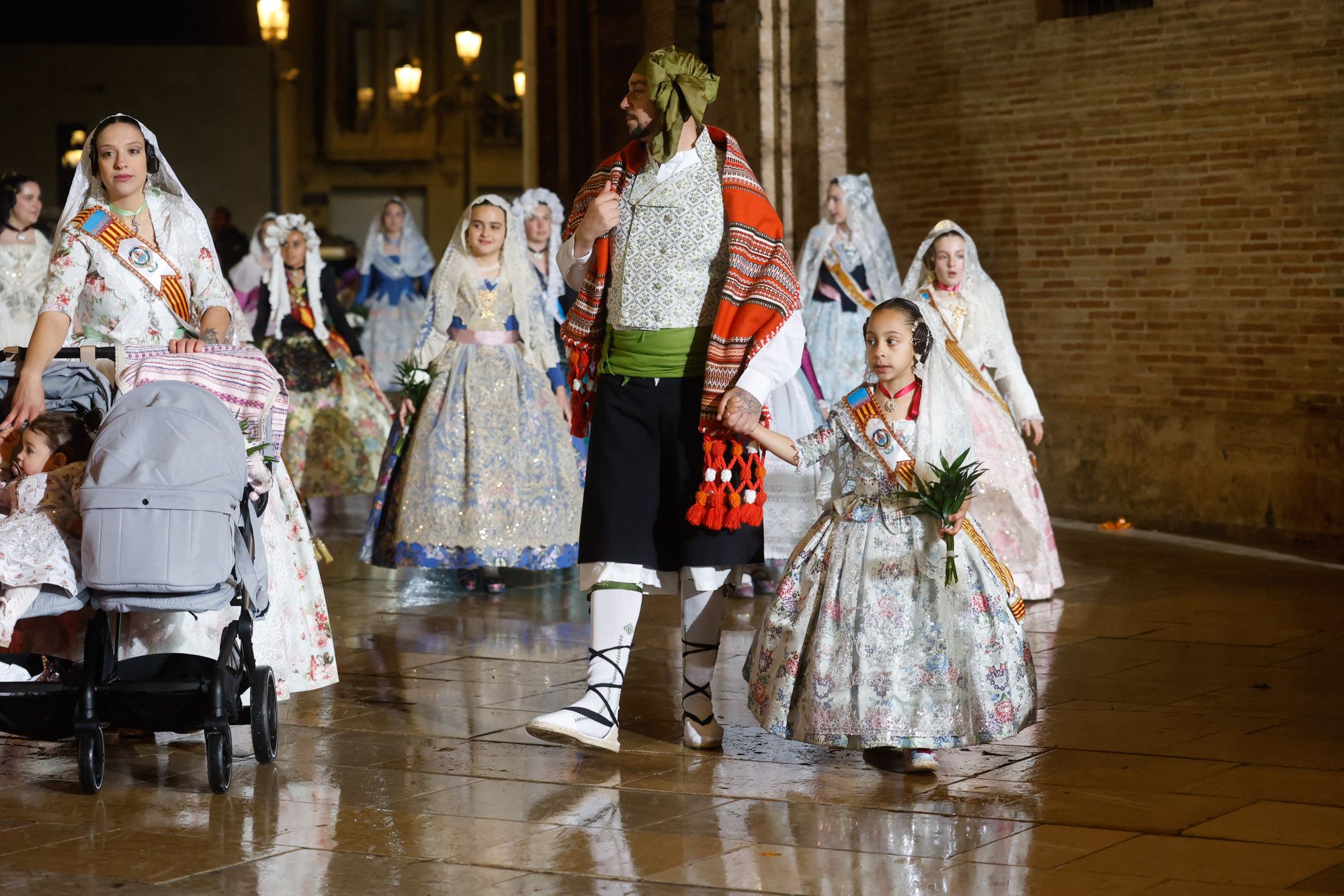Todas las fotos de la Ofrenda del 17 de marzo entre las 23:00 horas y la medianoche por la calle de la Paz