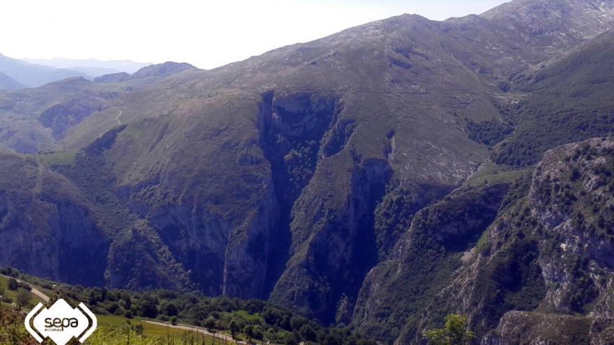Fallece un senderista tras caer 30 metros por un barranco entre Cantabria y Asturias