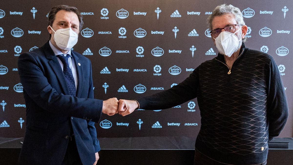 Miñambres y Mouriño, tras la firma.