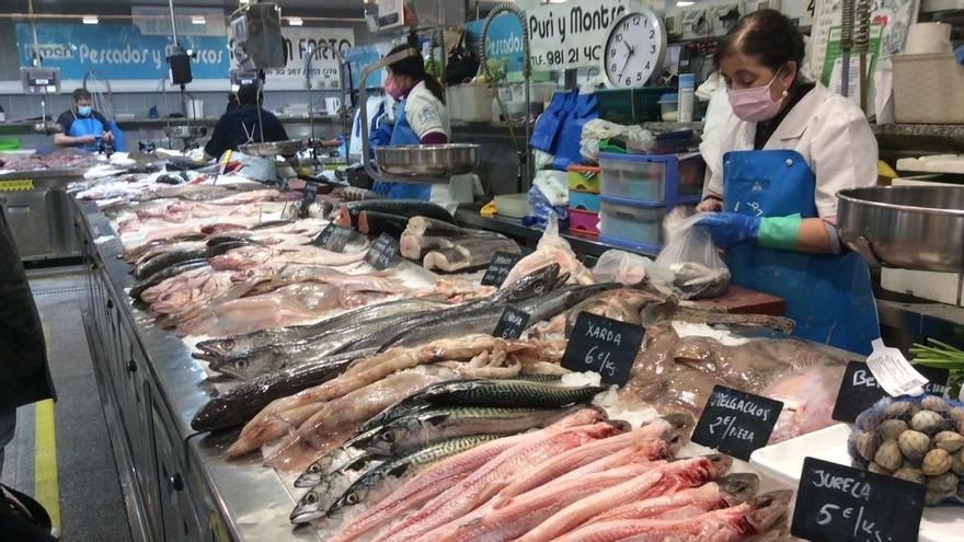 El pescado vuelve a los mercados de A Coruña tras varios días de escasez