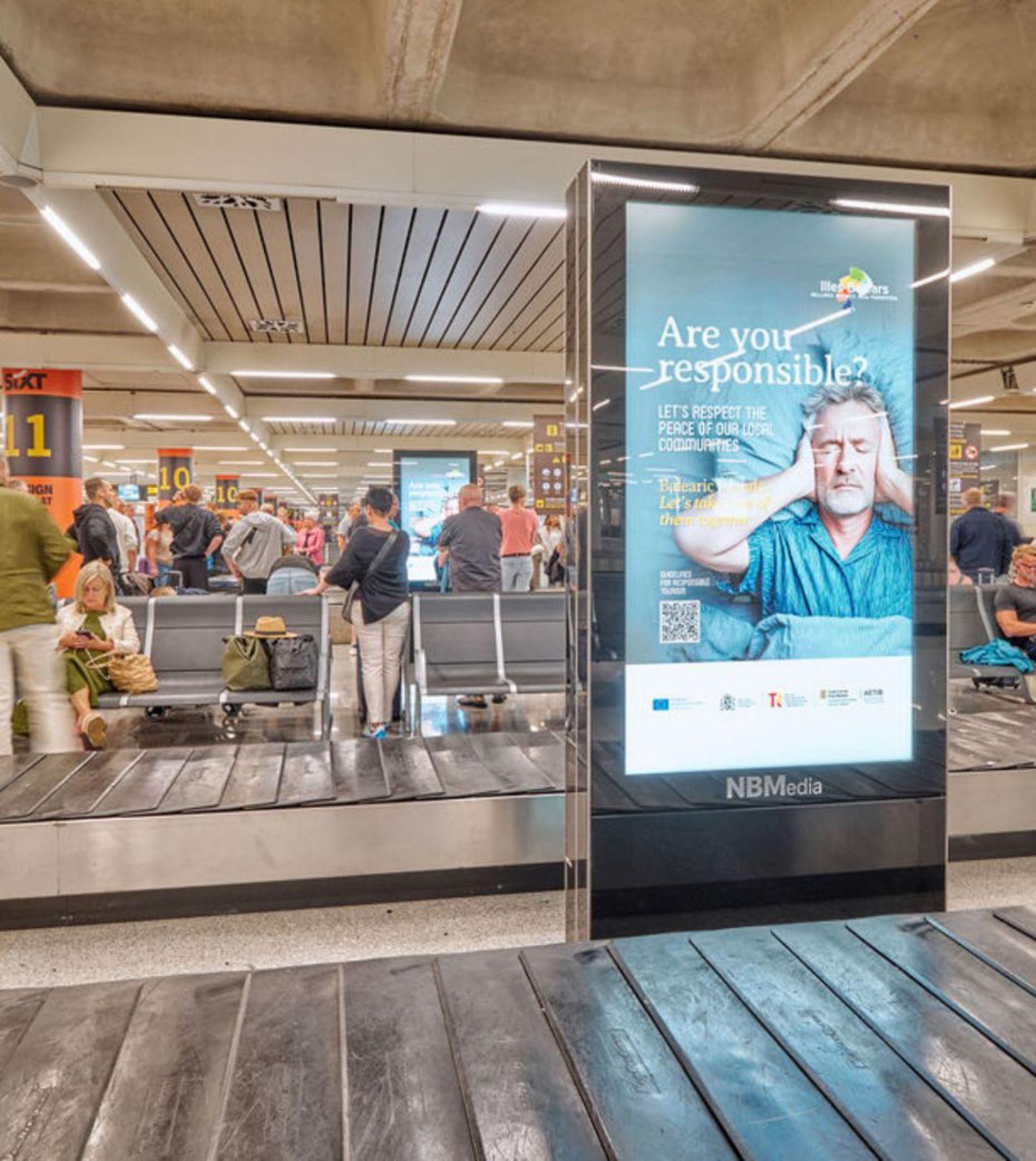 Uno de los carteles ya en el aeropuerto de Palma. | CAIB
