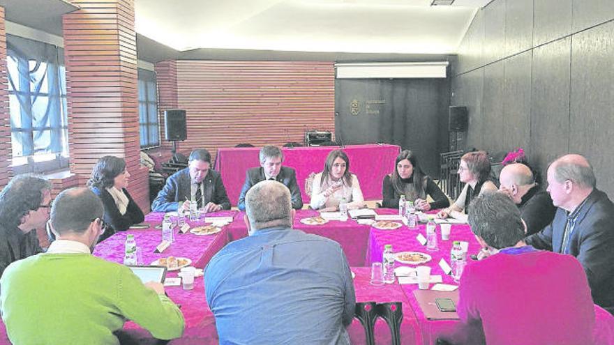 Reunió de la delegada del Govern amb els alcaldes i presidents del consells comarcals a Solsona