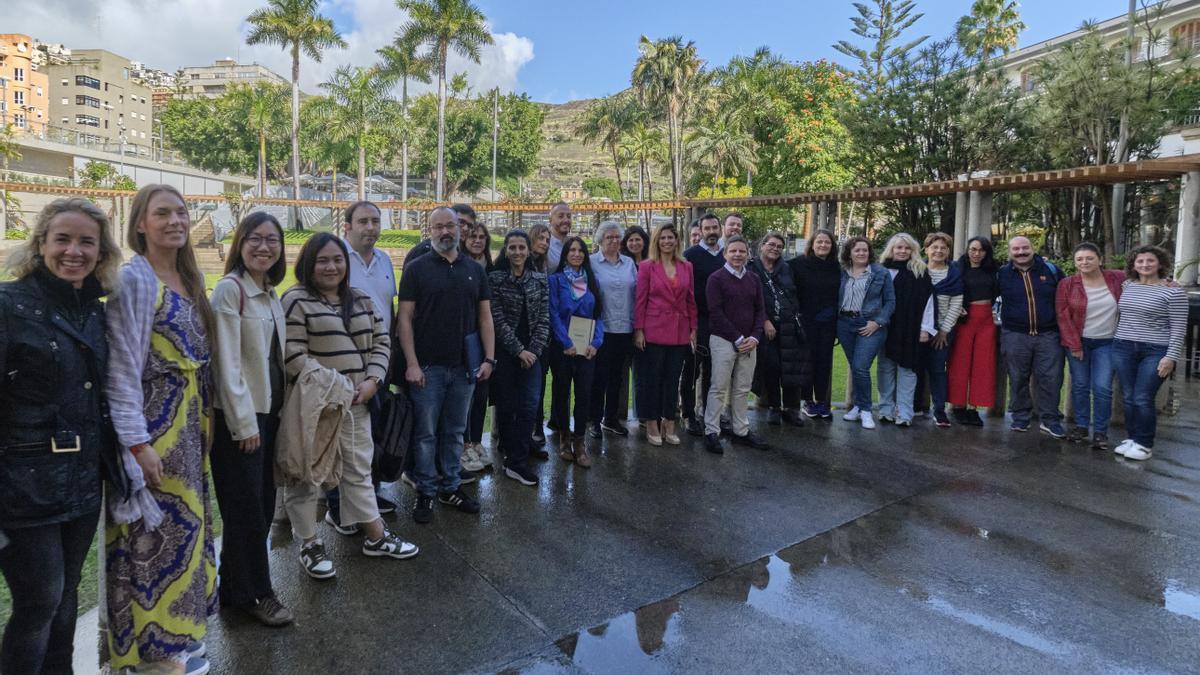 Foto de grupo de los periodistas internacionales