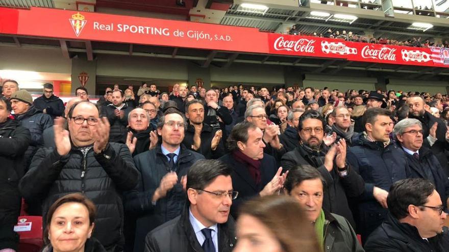 Miles de personas despiden a Quini en un abarrotado estadio de El Molinón