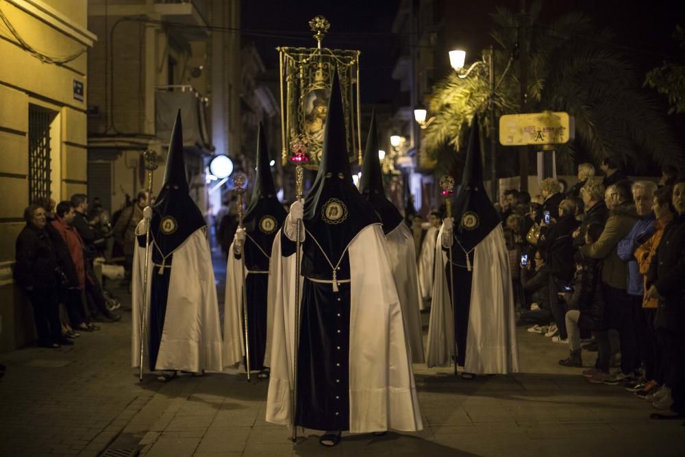 Procesión de la Real Hermandad de Jesús con la Cruz y Cristo Resucitado