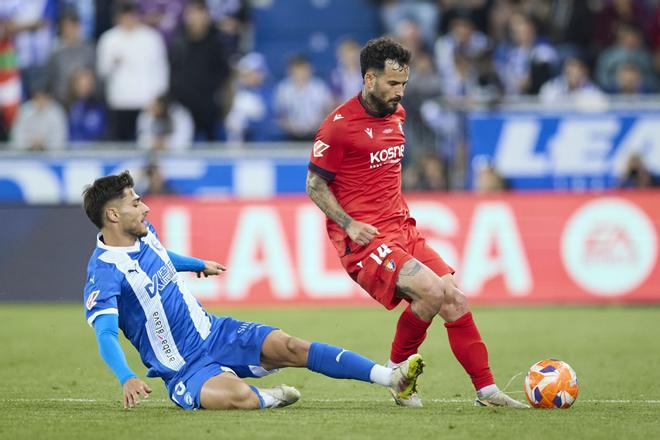 Carlos Martin of Deportivo Alaves competes for the ball with Ruben Garcia of CA Osasuna during the LaLiga EA Sports match between Deportivo Alaves and CA Osasuna at Mendizorrotza on May 24, 2025, in Vitoria, Spain. AFP7 24/05/2025 ONLY FOR USE IN SPAIN. Ricardo Larreina / AFP7 / Europa Press;2025;SPAIN;SPORT;ZSPORT;SOCCER;ZSOCCER;Deportivo Alaves v CA Osasuna - LaLiga EA Sports;