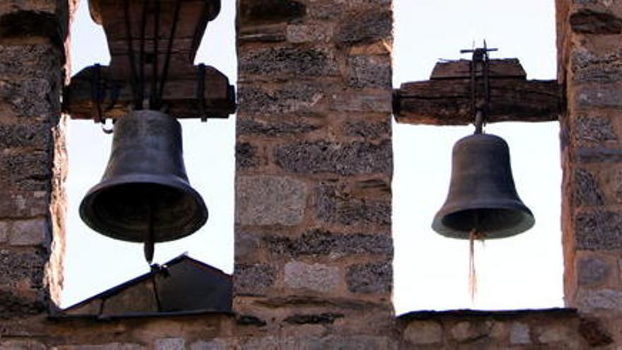 Les campanes de l&#039;església de Santa Maria de Cardet, a la Vall de Boí, repicant el 30 de novembre del 2020