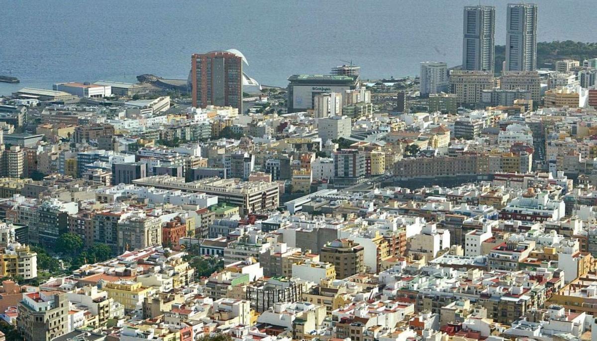 Vista aérea del centro de la capital tinerfeña. | | E.D.