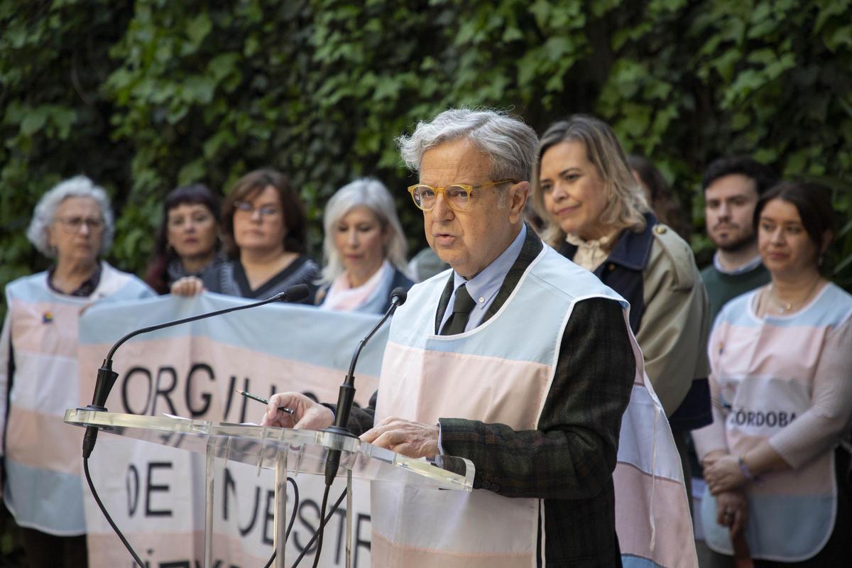 La Diputación de Córdoba reafirma su apoyo a los derechos trans con la lectura de un manifiesto por la visibilidad.