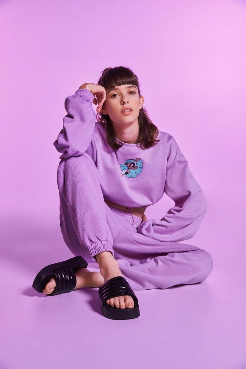 Chándal morado de la colección de Supernenas para Bershka