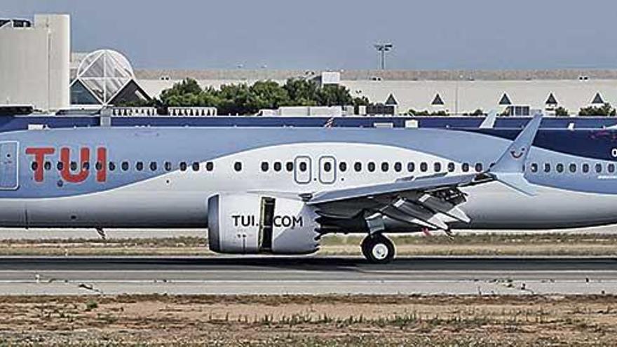 Un avión de TUI del modelo ahora prohibido en Son Sant Joan este verano.