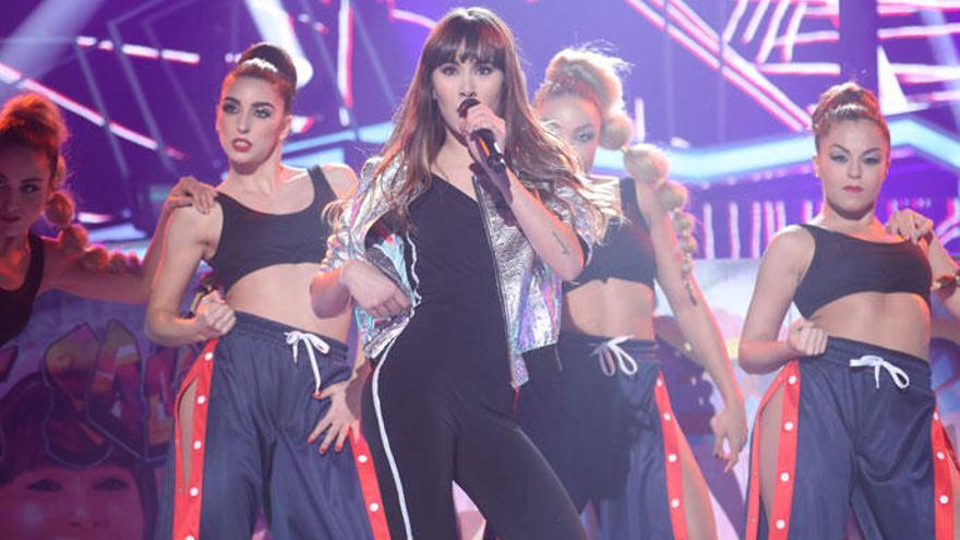 Aitana, durante una se sus actuaciones