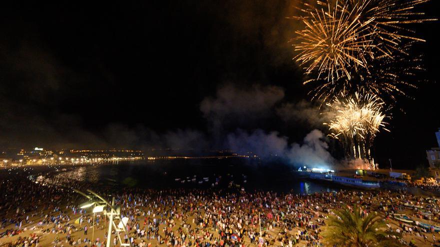 Las Canteras volverá a brillar en la Noche de San Juan con cuatro conciertos y un gran espectáculo de pirotecnia