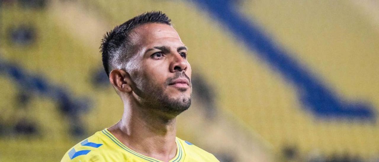 Jonathan Viera Ramos, el pasado viernes en el Gran Canaria, en un lance del duelo liguero ante el CD Mirandés y que finalizó con victoria amarilla (1-0).  | | JOSÉ CARLOS GUERRA