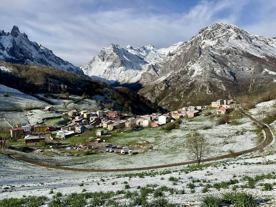 Vuelve la nieve al oriente de Asturias