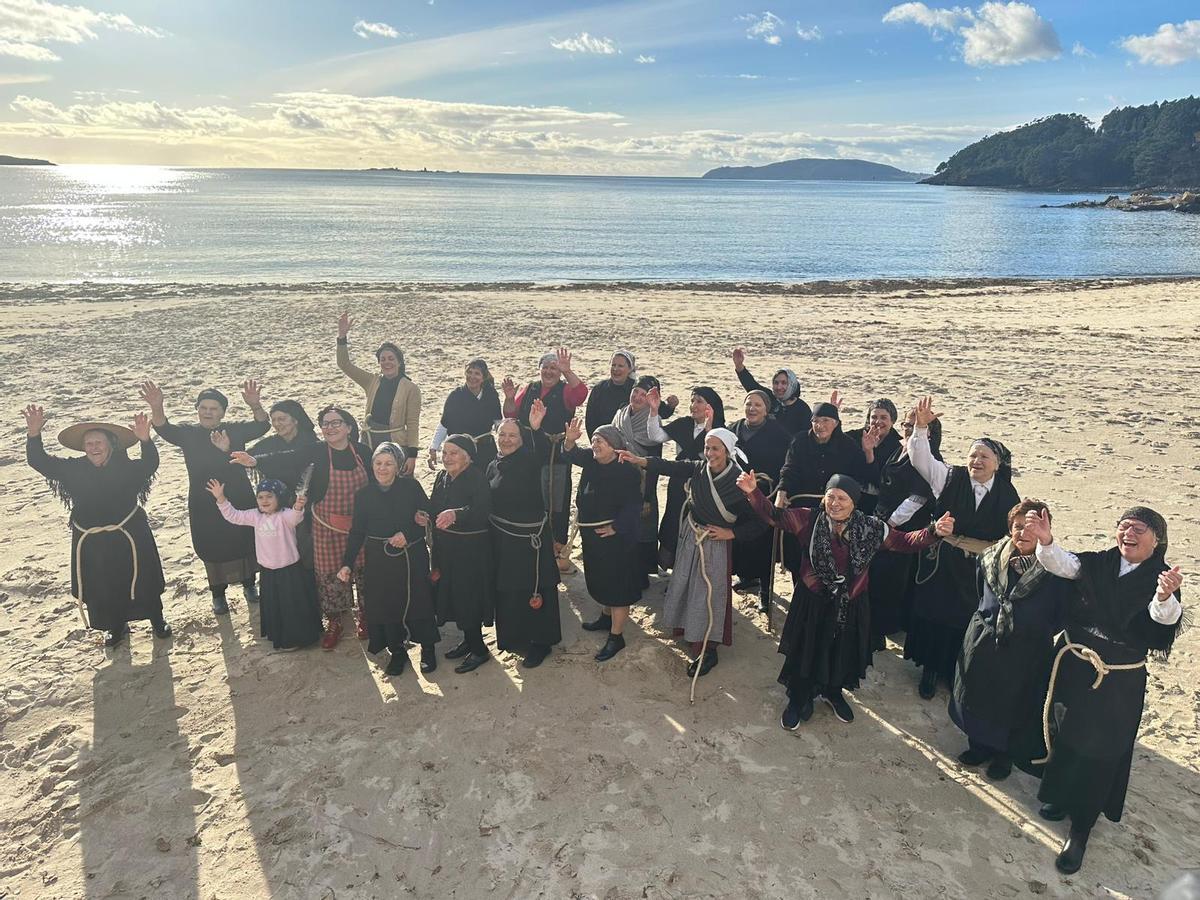 Las 25 mujeres que participaron en la recreación de la histórica foto.