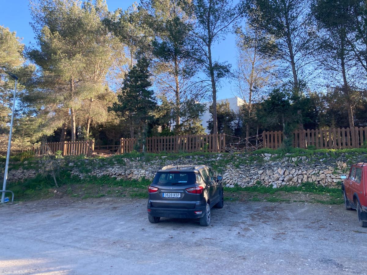 Imágenes del abandono del parque infantil de Sant Rafel
