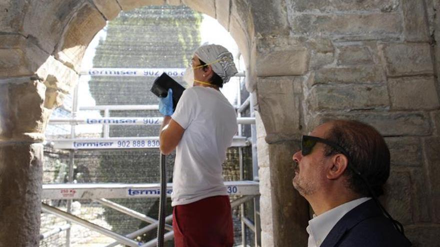 Lambán apuesta por el turismo cultural en su visita a Roda de Isábena