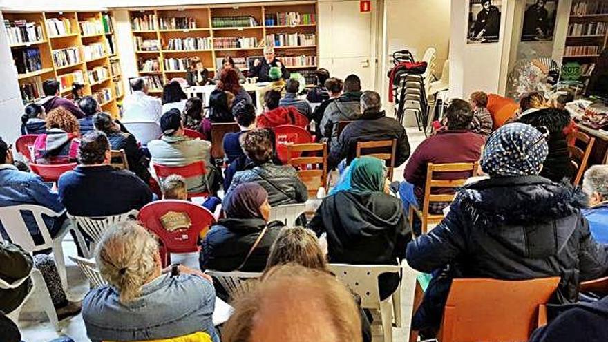 L&#039;Ateneu Popular de Blanes, ple de gent durant l&#039;acte.