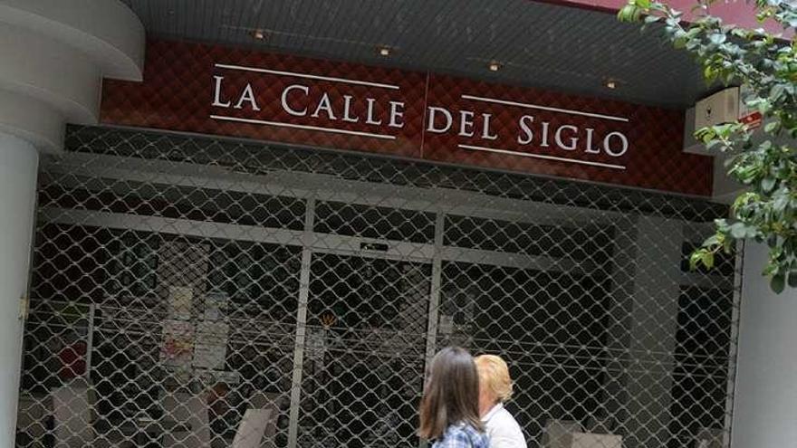 La cafetería permaneció cerrada durante el día de ayer. // R.V.