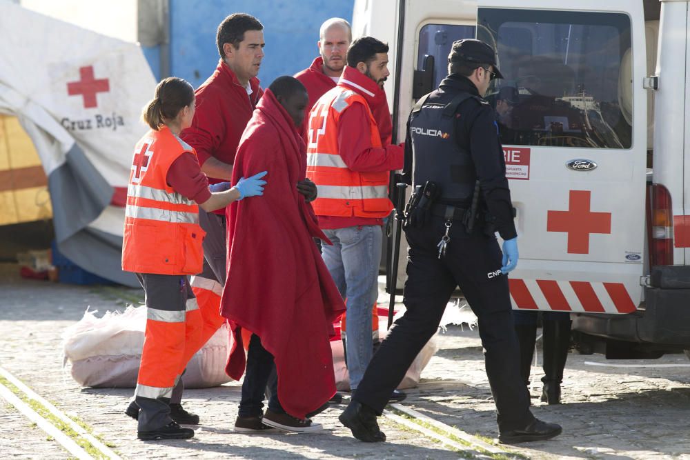 Llegan al puerto de Málaga 52 inmigrantes rescatados