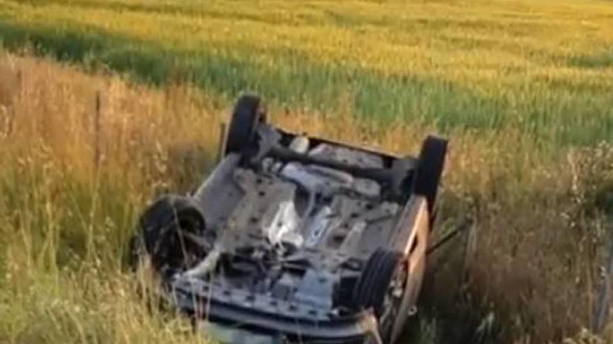 Un conductor ebrio y sin carné vuelca su coche en la carretera de Valldemossa