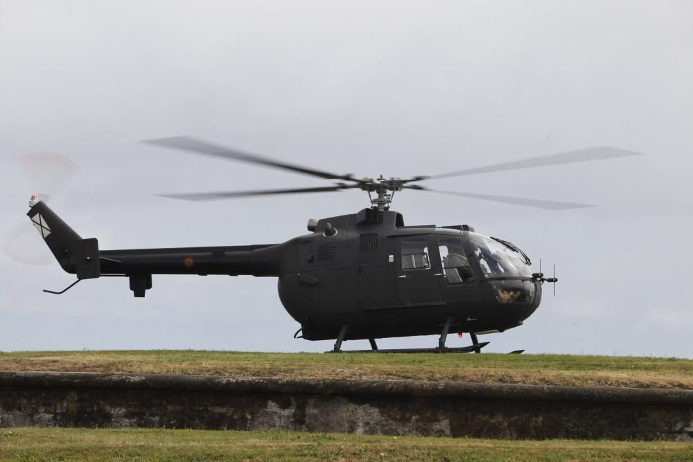 Ensayo de los aviones y helicópteros que participarán en el Festival Aéreo de Gijón