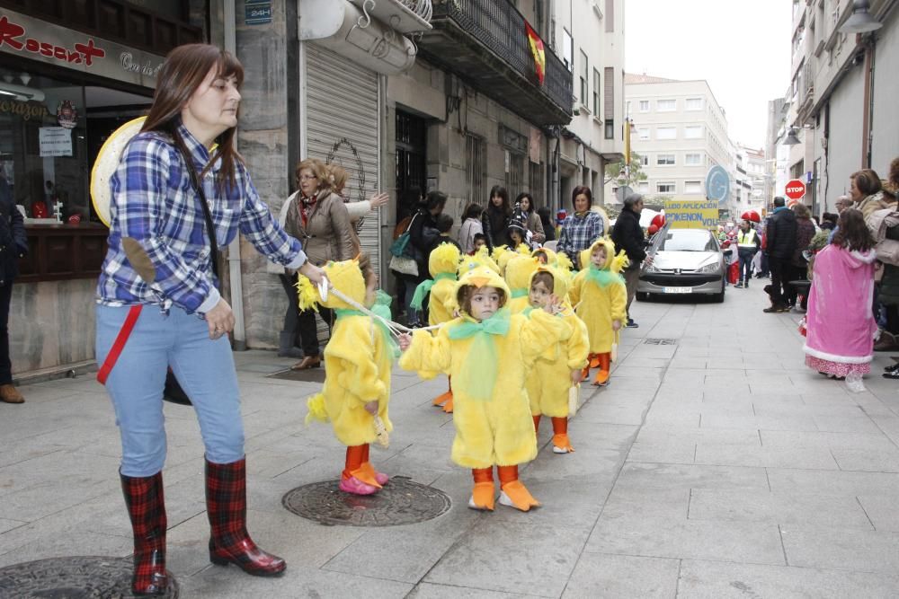 Un concurrido desfile de disfraces infantil inaugura las jornadas de comparsas en Marín