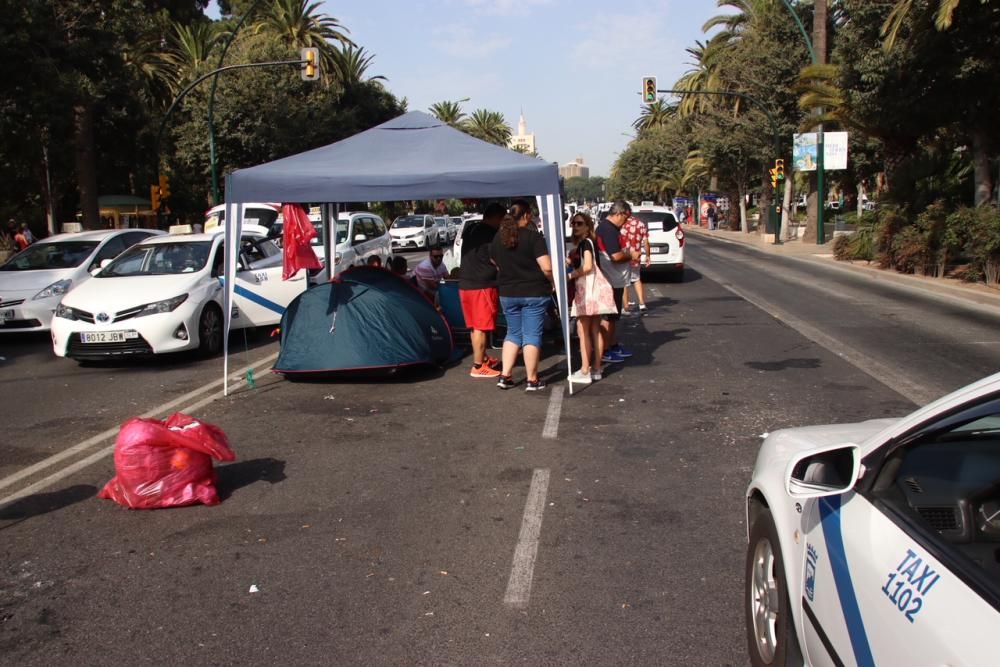 Los taxistas, acampados en el Paseo del Parque en una acción similar a las del Paseo de la Castellana de Madrid o la Gran Vía de Barcelona