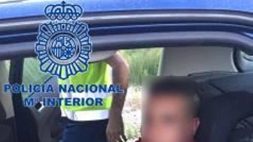 El preso tras ser detenido.