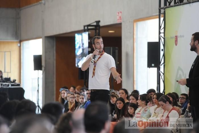 López Miras se codea con los jóvenes