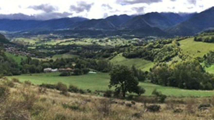 El terme de Prullans, amb el poble a l&#039;esquerra, on Ajuntament i ACA volen fer la depuradora local