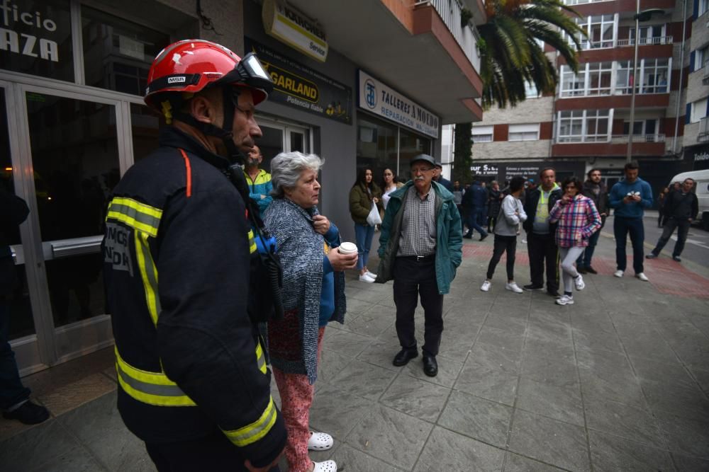 Un incendio obliga a desalojar un edificio