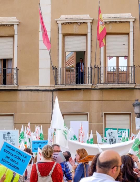 La educación concertada protesta en Elda contra los recortes del Consell