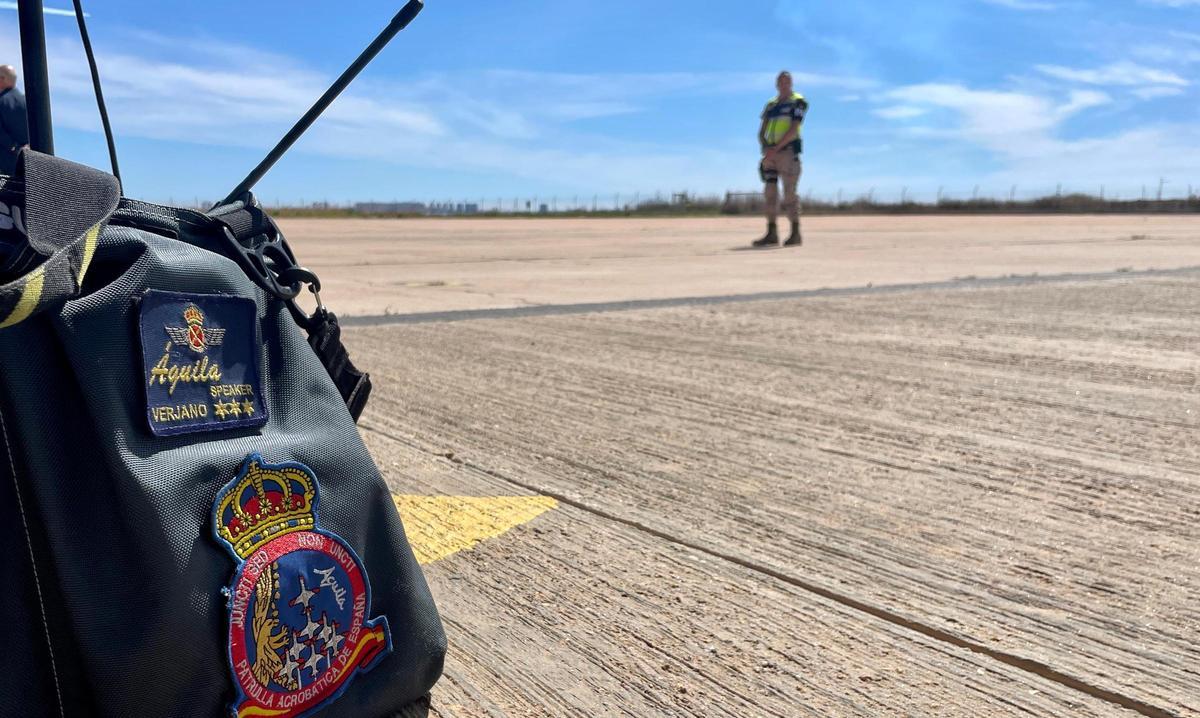La pista de la base de San Javier es como un templo para los 100 pilotos que ha tenido la Patrulla Águila en su historia.