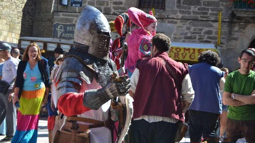 Los personajes medievales ocupan las calles de Puebla.