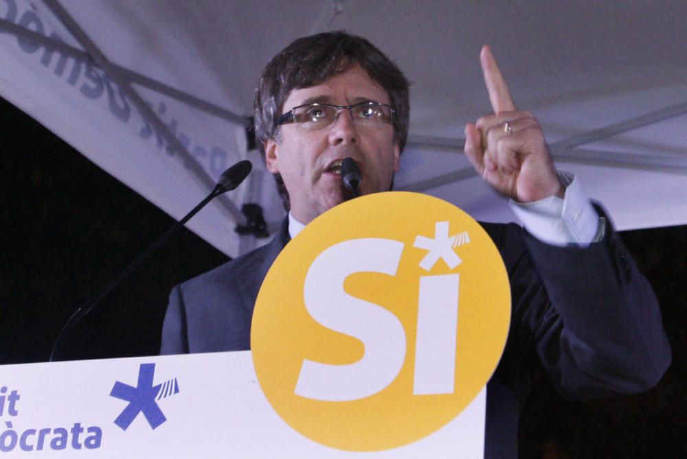 Puigdemont omple la plaça de la Independència de Girona