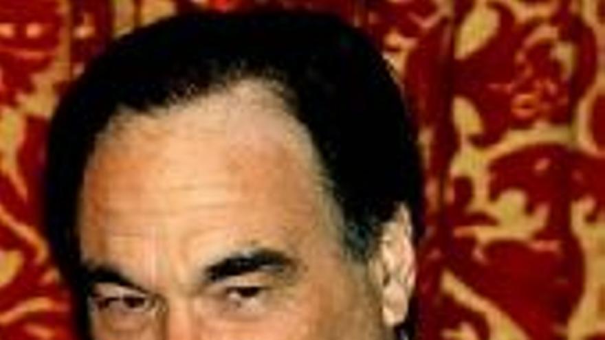 Oliver Stone debe pagar una multa de 80  por posesión de marihuana