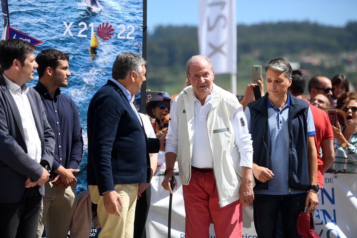 Arribada de Joan Carles I al Reial Club Nàutic de Sanxenxo