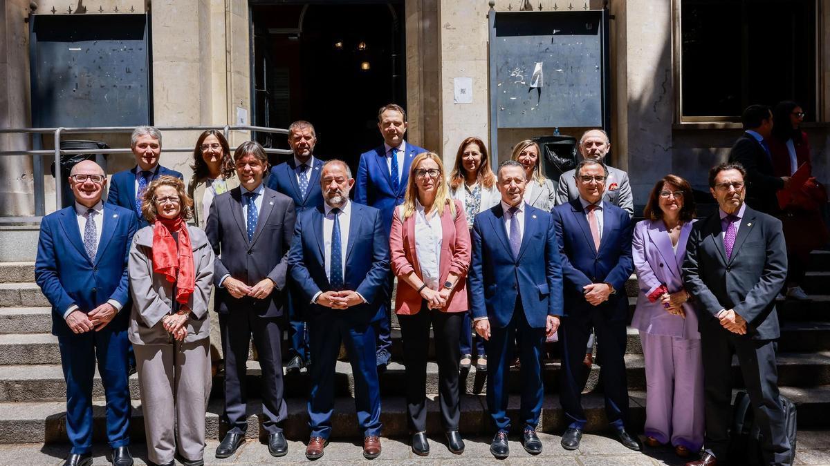 Nueva junta rectora de la CRUE con la rectora de la UA, Amparo Navarro, segunda por la derecha de la imagen