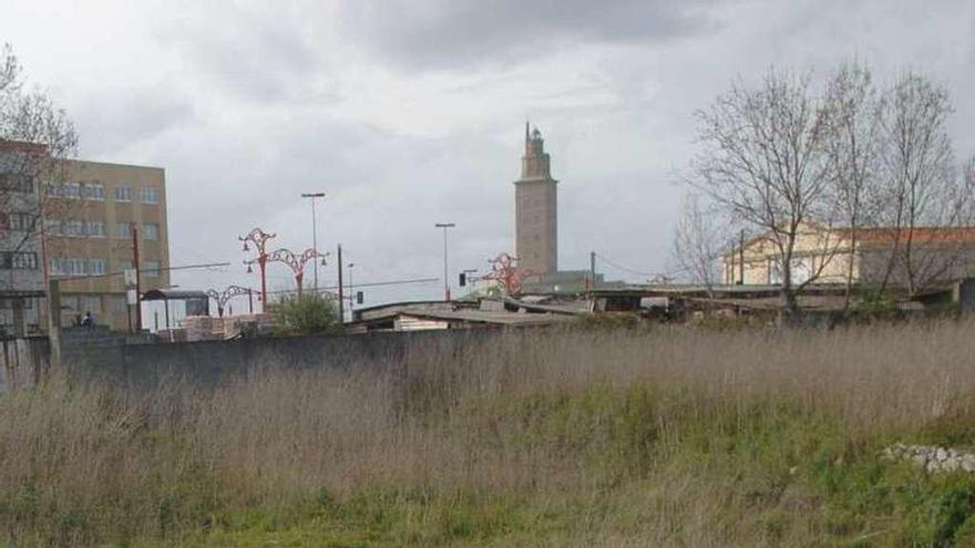 Terrenos del Agra de San Amaro, junto a la Torre de Hércules.