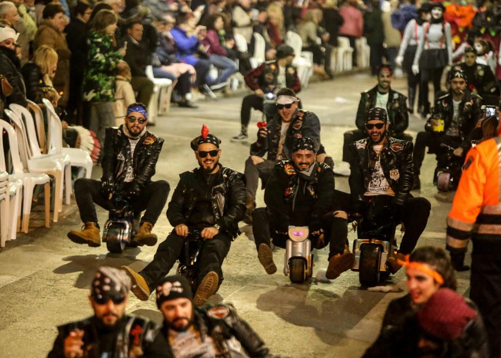 El Carnaval llena Benidorm de disfraces