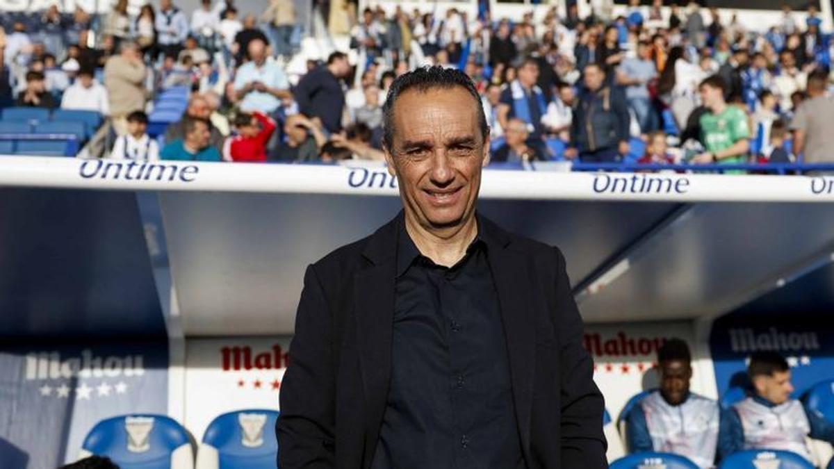 José Luis Oltra, en el banquillo de Butarque en el último duelo ante el Leganés.