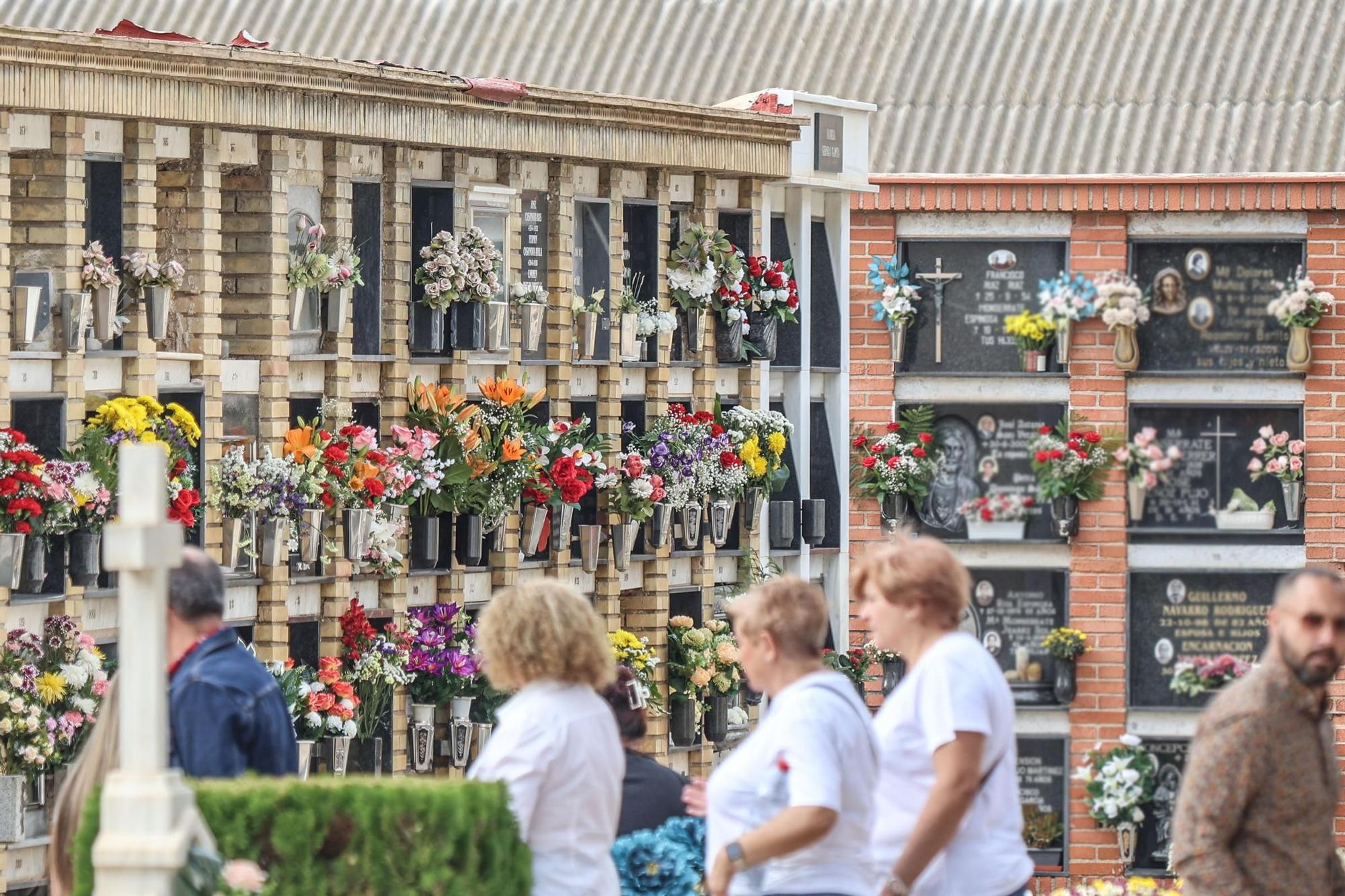 Día de Todos los Santos en el Cementerio de Orihuela