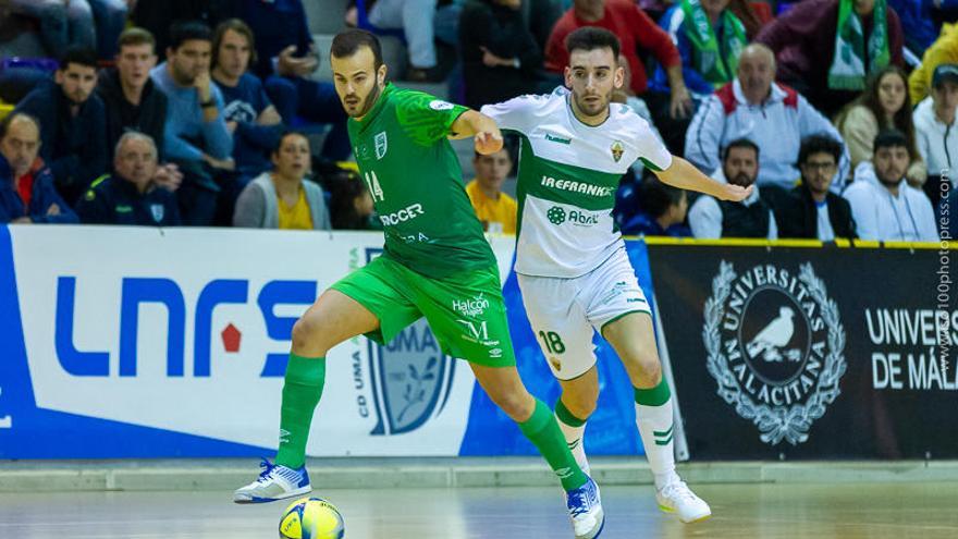 Imagen del encuentro de ayer en el Fernando Argüelles entre el UMA Antequera y el Elche CF.