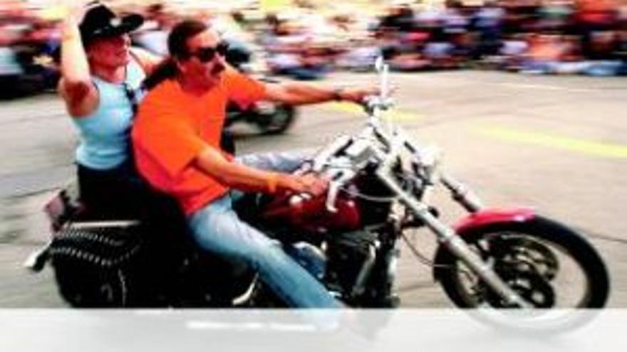 Una Harley supera los decibelios limitados para los chiringuitos