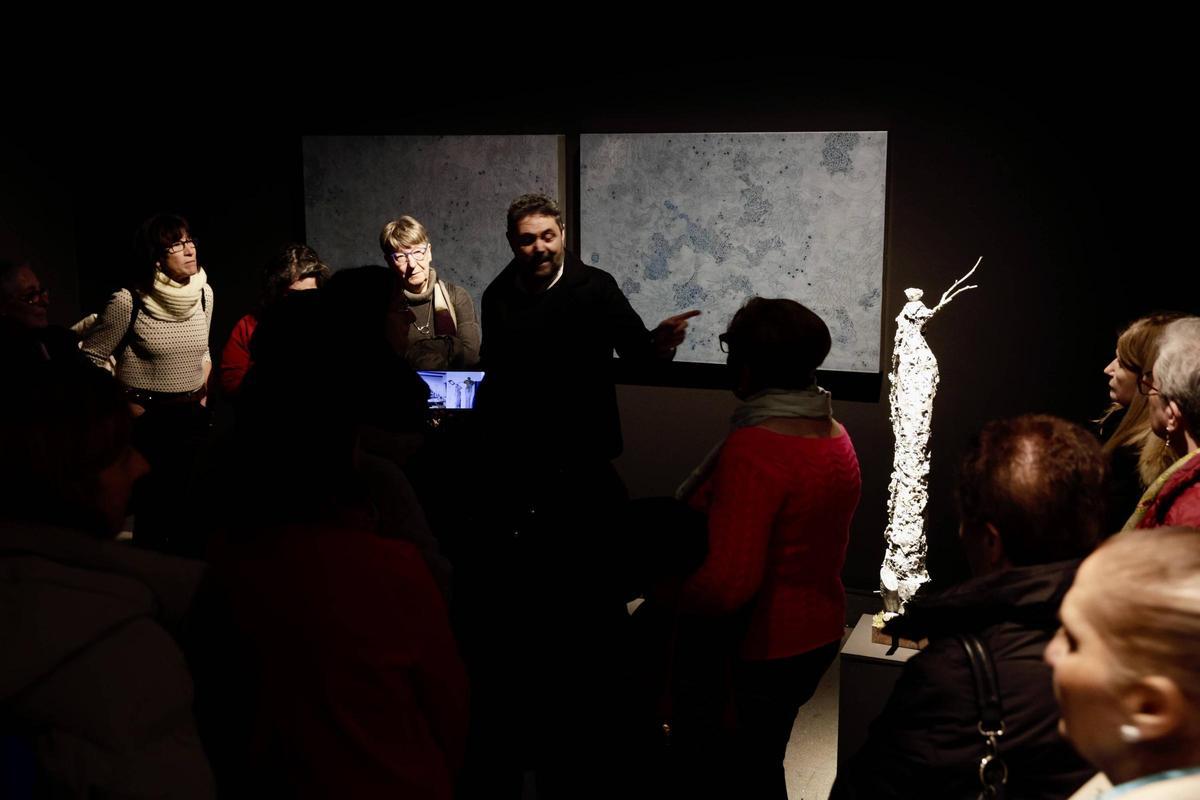 Reconocimiento a las artistas que no salen en los manuales: el comisario de la exposición "13 creadoras" presenta un libro con la Alcaldesa sobre el arte femenino español del siglo XX (en imágenes)