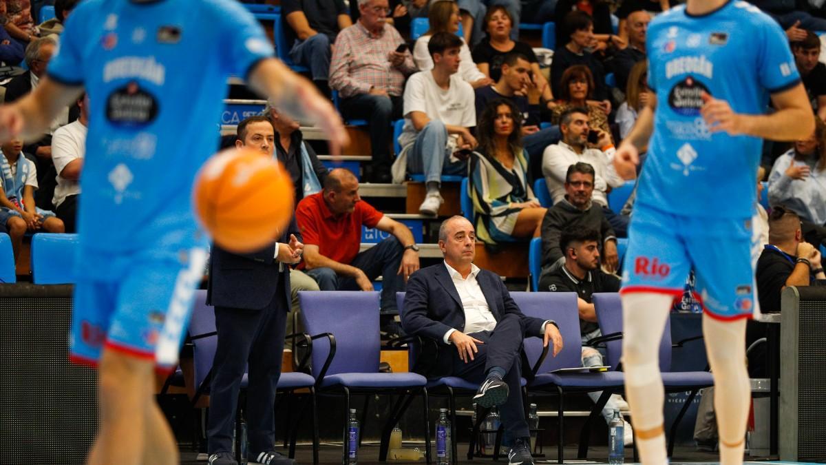 Txus Vidorreta en el banquillo